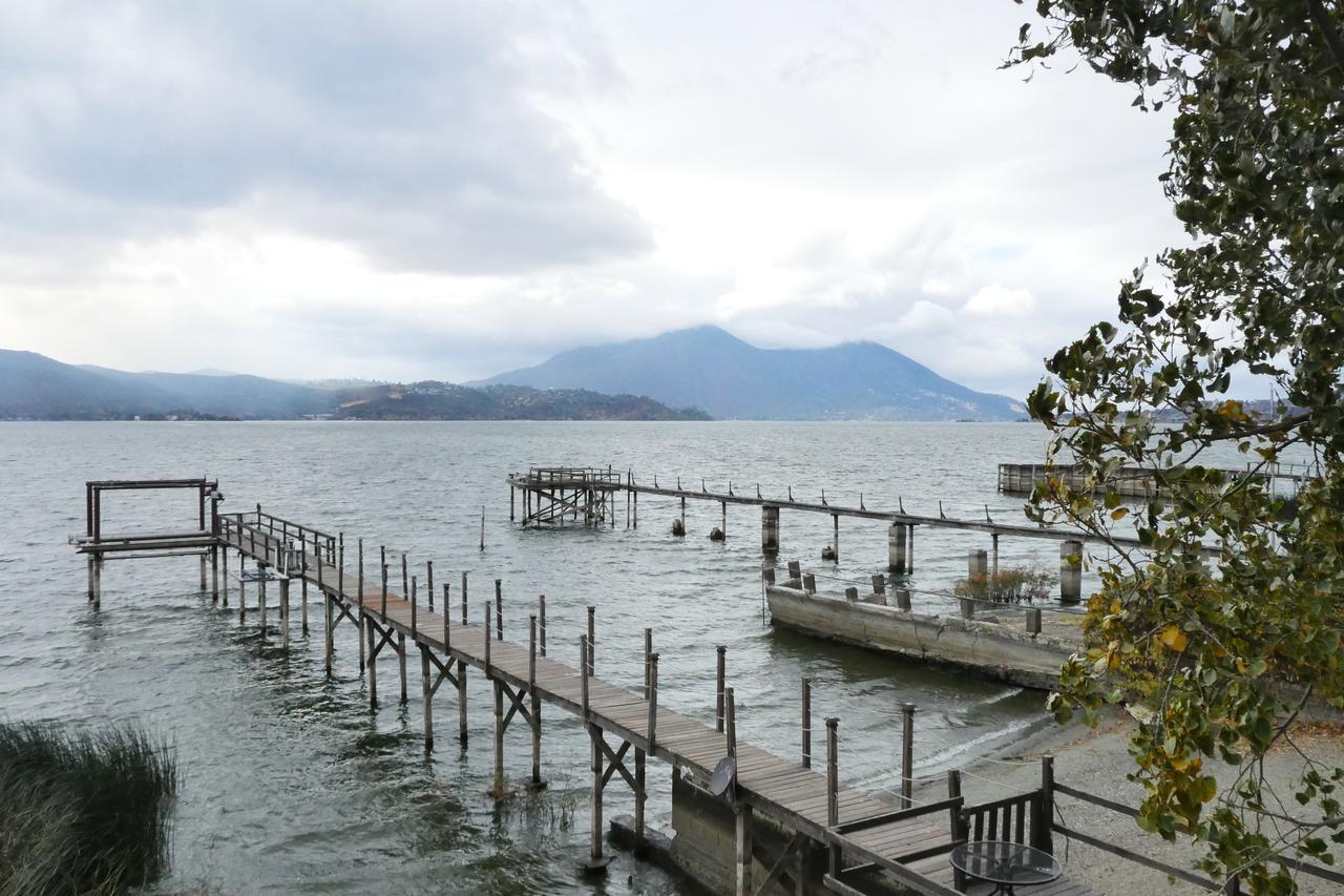 By The Lake Клирлейк Экстерьер фото